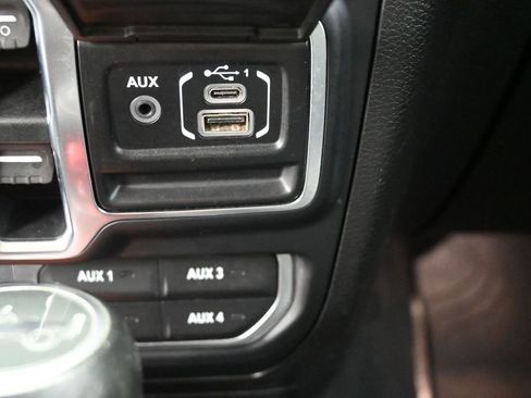 Used 2018 Jeep Wrangler Unlimited Rubicon AWD/4WD image 9