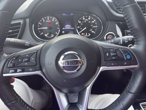 Used 2019 Nissan Rogue SV w/ Premium Package FWD image 14