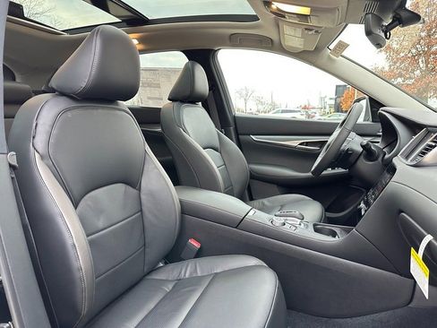 Used 2025 INFINITI QX50 Luxe w/ Accent Package image 26