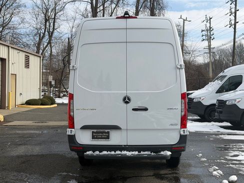 Used 2024 Mercedes-Benz Sprinter 2500 image 12