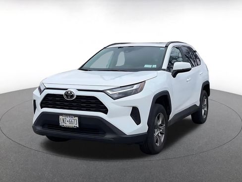 Used 2025 Toyota RAV4 XLE w/ Convenience Package image 4