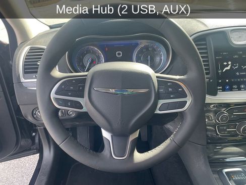 Used 2022 Chrysler 300 Touring L image 16