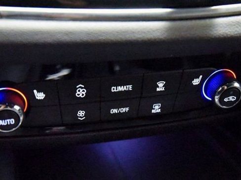 Used 2023 Buick Enclave Essence image 20