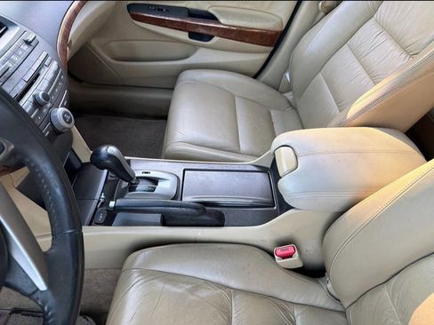 Used 2011 Honda Accord EX-L image 16