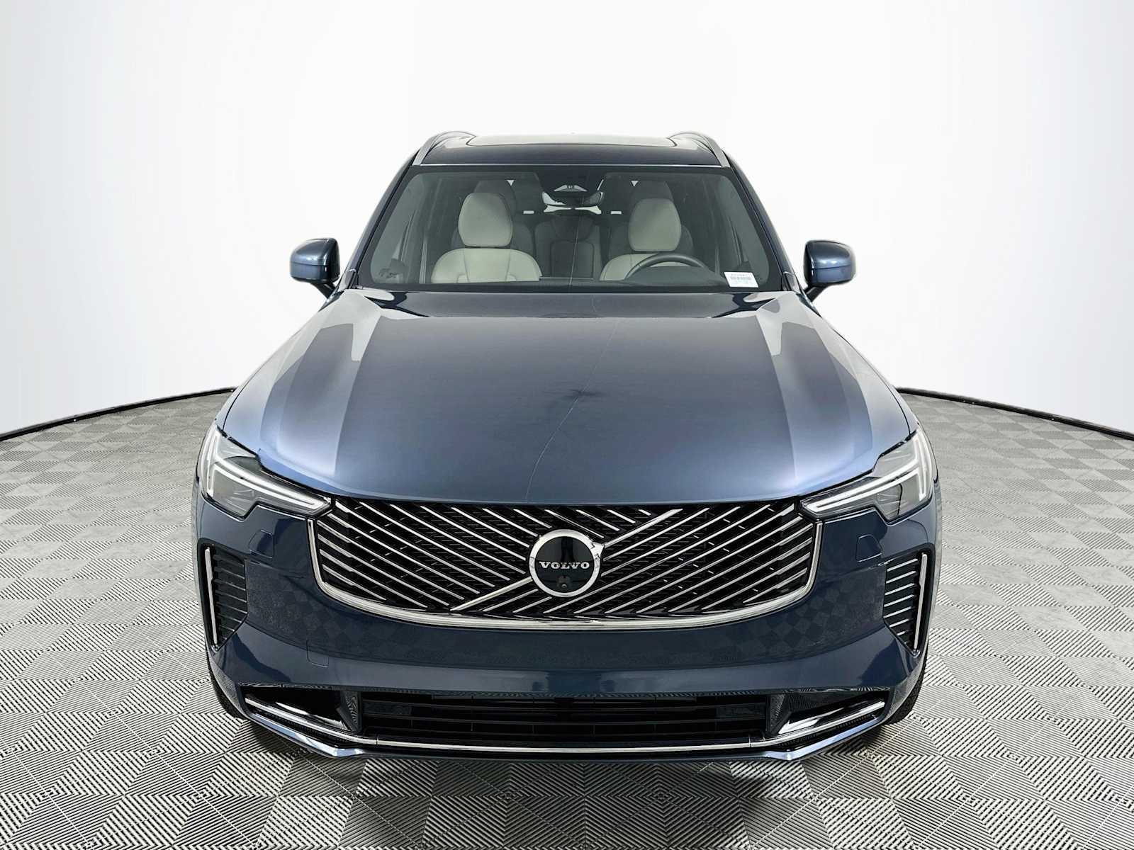 New 2026 Volvo XC90 T8 Plus w/ Protection Package AWD/4WD image 2