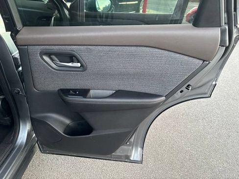 Used 2021 Nissan Rogue SV AWD/4WD image 19