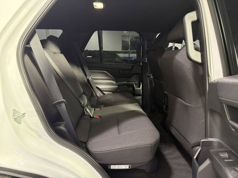 Used 2025 Toyota 4Runner SR5 AWD/4WD image 27