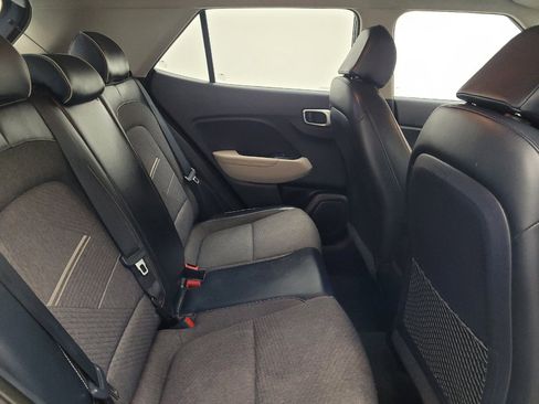 Used 2023 Hyundai Venue Limited FWD image 19