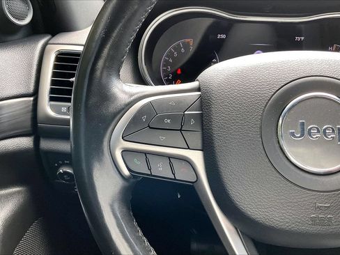 Used 2019 Jeep Grand Cherokee Altitude AWD/4WD image 30