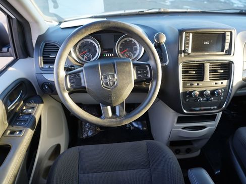 Used 2018 Dodge Grand Caravan SE w/ UConnect Hands-Free Group image 19