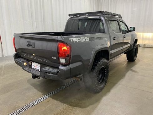 Used 2018 Toyota Tacoma TRD Sport w/ Technology Package image 4
