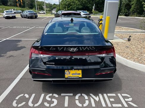 Used 2025 Hyundai Elantra SEL FWD image 9