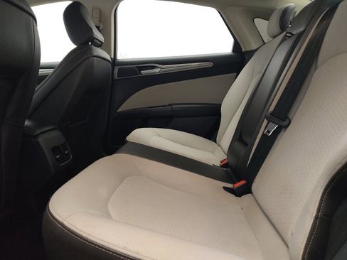 Used 2020 Ford Fusion SE w/ Equipment Group 151A FWD image 18
