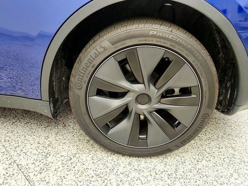 Used 2024 Tesla Model Y Long Range AWD/4WD image 9