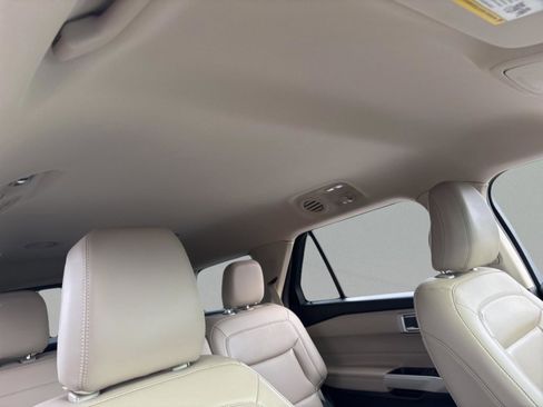 Used 2021 Ford Explorer XLT w/ Equipment Group 202A image 39