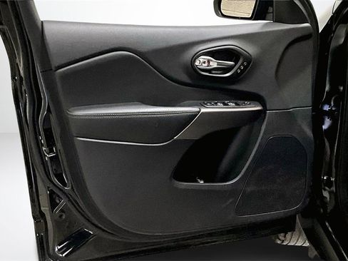 Used 2022 Jeep Cherokee Limited image 20