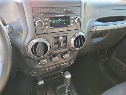 Used 2018 Jeep Wrangler Unlimited Sport S image 9