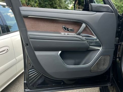 Used 2024 Land Rover Range Rover Long Wheelbase Autobiography image 10