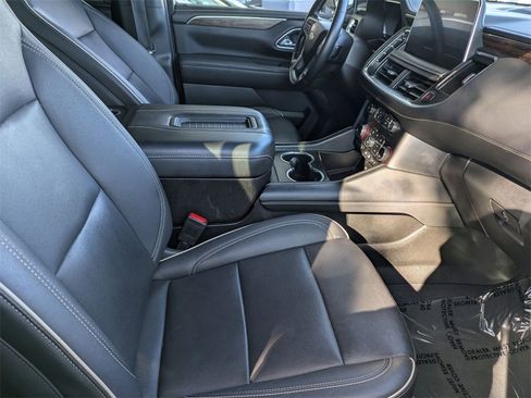 Used 2023 Chevrolet Suburban Premier image 31