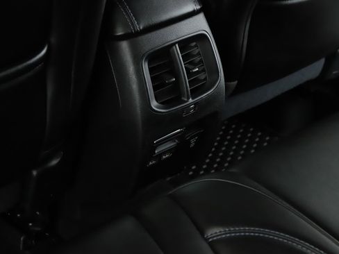 Used 2019 Jeep Cherokee Latitude Plus w/ Comfort/Convenience Group image 6