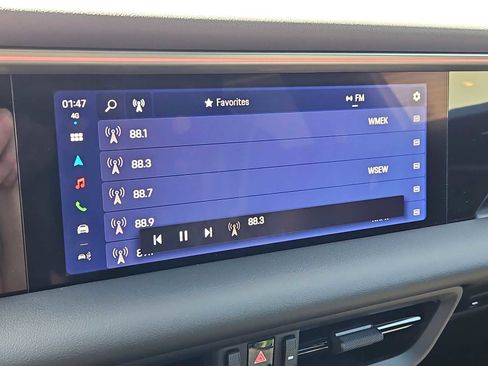 Certified 2025 Porsche Macan 4S Electric AWD/4WD image 26