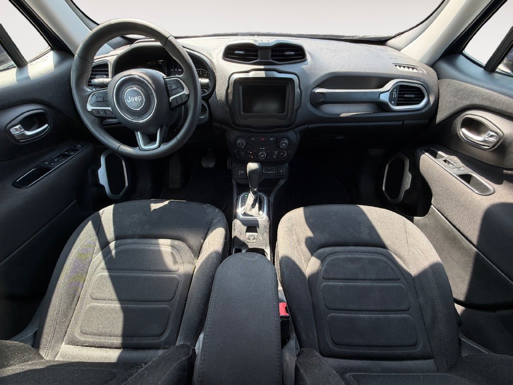 Used 2018 Jeep Renegade Latitude w/ Popular Equipment Group AWD/4WD image 12