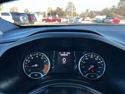 Used 2018 Jeep Renegade Sport w/ Power & Air Group image 19