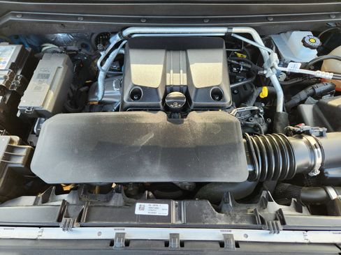 Used 2024 Chevrolet Colorado ZR2 w/ Safety Package AWD/4WD image 40