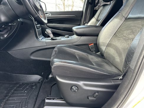 Used 2022 Jeep Grand Cherokee Laredo X image 11