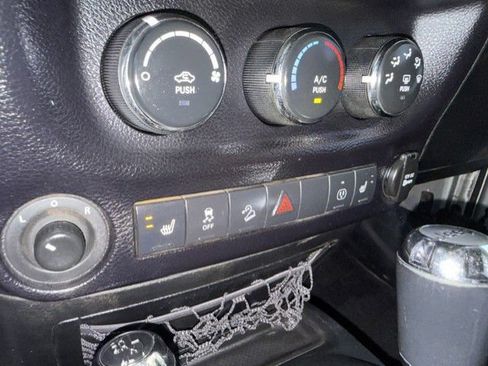 Used 2016 Jeep Wrangler Unlimited Rubicon AWD/4WD image 24