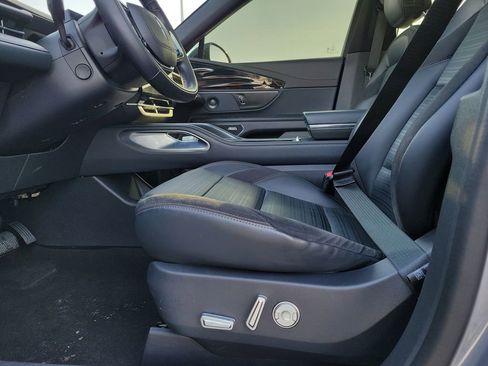 Certified 2024 Lincoln Nautilus Reserve w/ Equipment Group 202A image 17