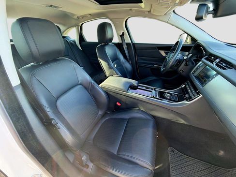 Used 2018 Jaguar XF Prestige image 14