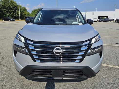 Used 2025 Nissan Rogue S image 2