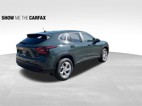 New 2026 Chevrolet Trax LS w/ LS Convenience Package FWD image 3