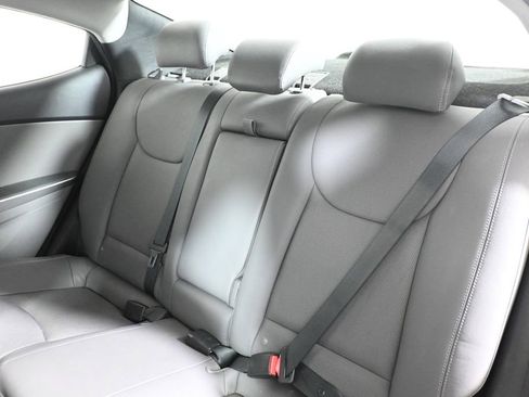Used 2015 Hyundai Elantra Limited FWD image 4