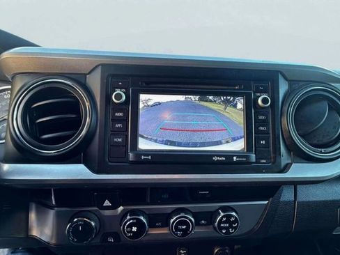 Used 2017 Toyota Tacoma SR5 image 12