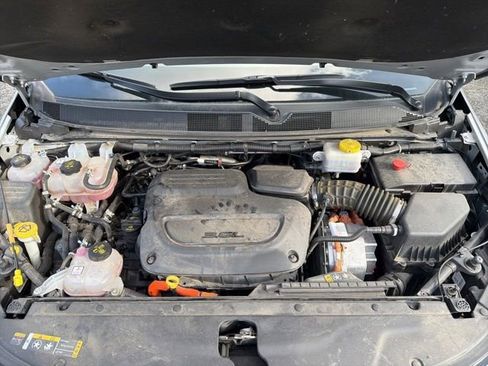 Used 2024 Chrysler Pacifica Select image 31