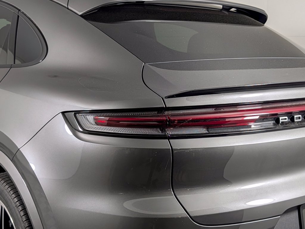 Certified 2024 Porsche Cayenne Coupe AWD/4WD image 16