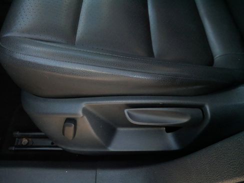 Used 2013 Volkswagen Tiguan SE image 20