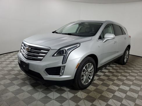 Used 2017 Cadillac XT5 Luxury w/ Driver Awareness Package image 4