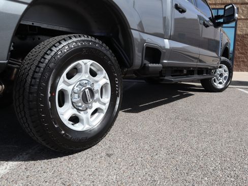 New 2026 Ford F250 XLT w/ FX4 Off-Road Package AWD/4WD image 11