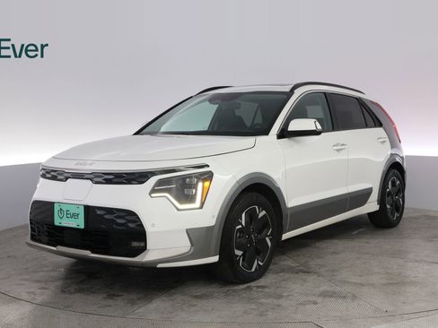 Used 2024 Kia Niro Wave w/ Wave Preserve Package image 2