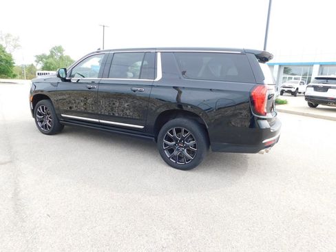Used 2023 GMC Yukon XL Denali w/ Denali Reserve Package AWD/4WD image 5