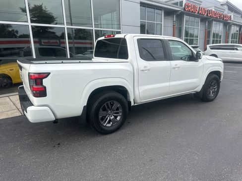 Used 2025 Nissan Frontier SV RWD image 3