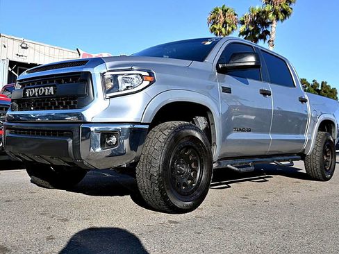 Used 2017 Toyota Tundra SR5 w/ SR5 Upgrade Package RWD image 1