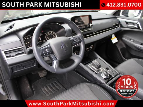 Used 2024 Mitsubishi Outlander ES AWD/4WD image 11