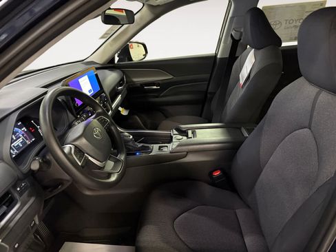 New 2026 Toyota Grand Highlander LE image 9