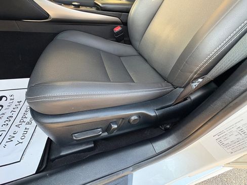 Used 2019 Lexus IS 300 AWD image 12