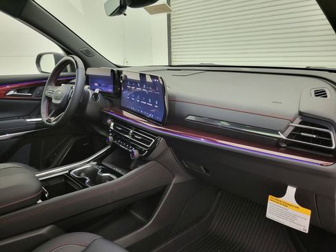 New 2026 Chevrolet Traverse RS w/ LPO, Floor Liner Package FWD image 44