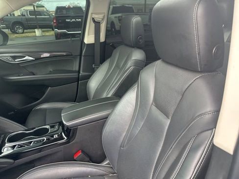 Used 2021 Buick Envision Essence w/ Technology Package I image 9